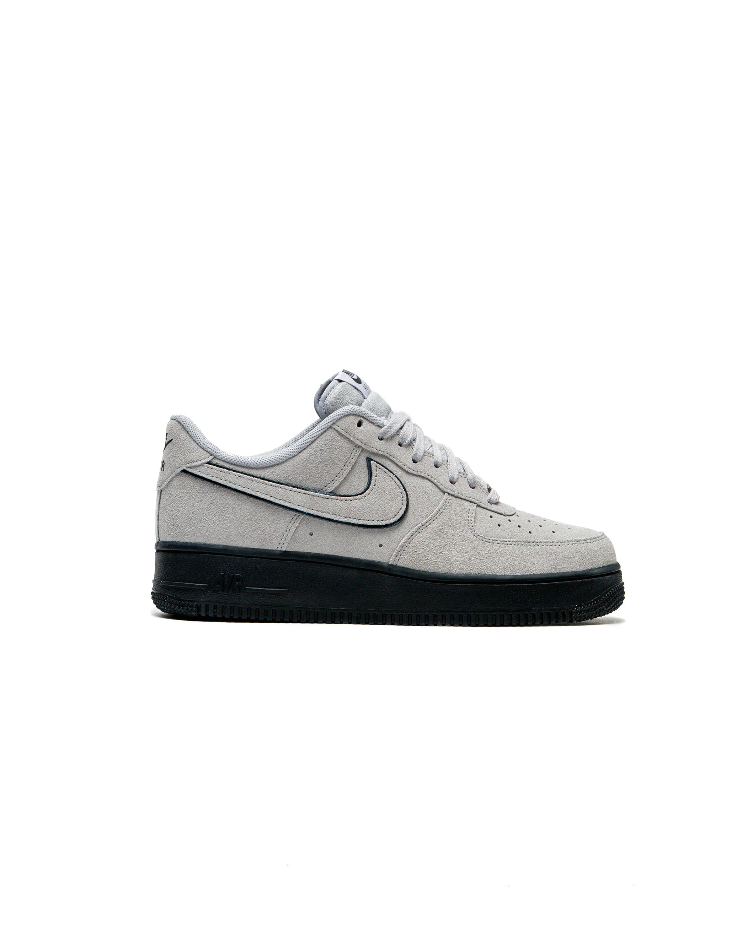 Nike AIR FORCE 1 '07 LV8